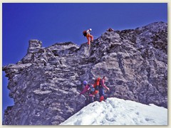 1-08_Abseilen vom Gipfelbereich über die drei Stufen zum Gletscher. Rückweg auf der Aufstiegsroute