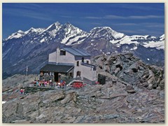 33_Die Gandegghütte auf 3029 m, hinten Dom, Täschhorn + Alphubel