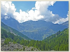 03 Blick zurück ins Val de Gressoney mit Rothore und Bättbeerg