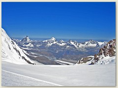 18 Das sind Prachtkerle - zwischen Liskamm und Dufourspitze erblicken wir: Dent d'Herens, Matterhorn, Dent Blanche, Obergabelhorn, Zinalrothorn und natürlich einer der Schönsten - das Weisshorn
