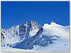 20 Die felsige Wand der Dufourspitze, vorgelagert die Zumsteinspitze