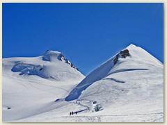 21 Hinter der Parrotspitze die Signalkuppe mit dem Rif. Regina Margherita