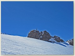 30 Das Balmenhorn 4167 m mit der riesigen Bronzestatue ' Christo delle Vette '