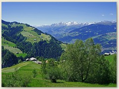 06 Im Hintergrund: Oberalpstock, Tödi und Bifertenstock